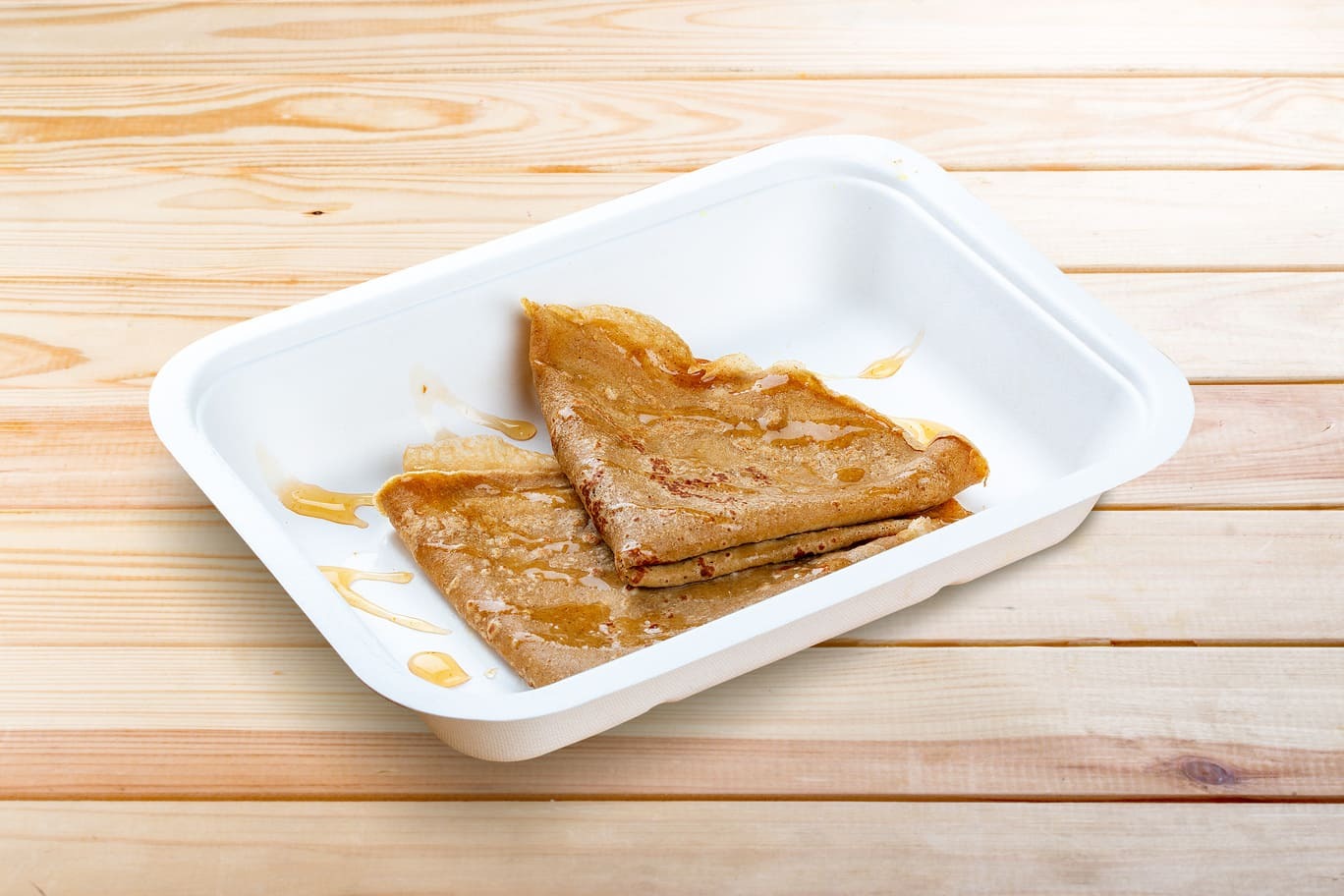 Frühstück Buchweizenpfannkuchen mit Bauernhonig