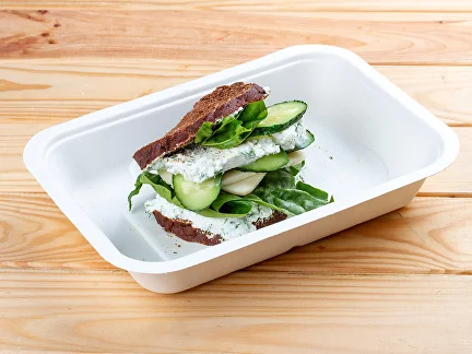 Frühstück (zweites Gericht) Sandwich mit Truthahn