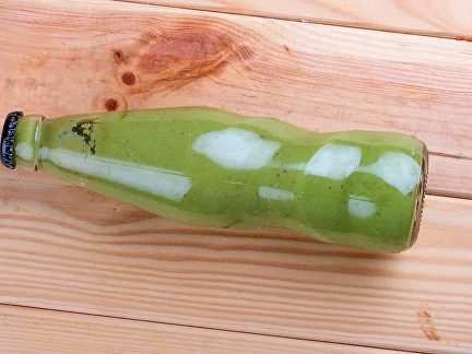 Zweites Frühstück Smoothie (Apfel, Birne, Petersilie, Sellerie, Avocado)