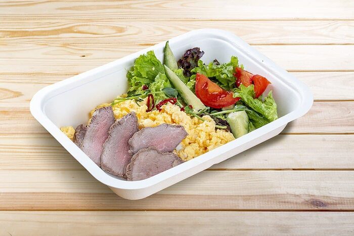 Mittagessen (erster Gang) Rührei mit Kalbfleisch