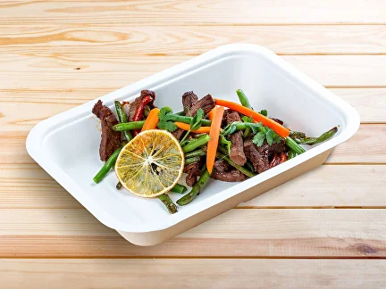 Mittagessen Kalbfleisch mit Bohnen und Orange