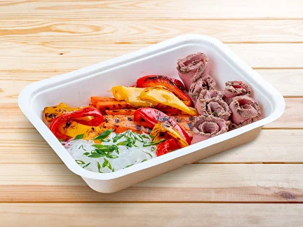 Mittagessen (erster Gang) Funchosa mit Kalbfleisch in „Sweet Chili”-Sauce