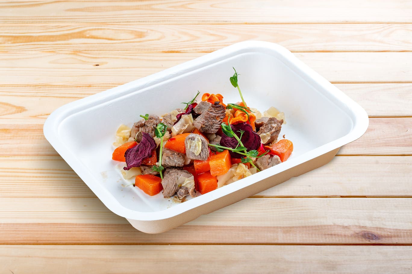 Zweites Mittagessen Kalbsfilet geschmort mit Karotten und Kohl