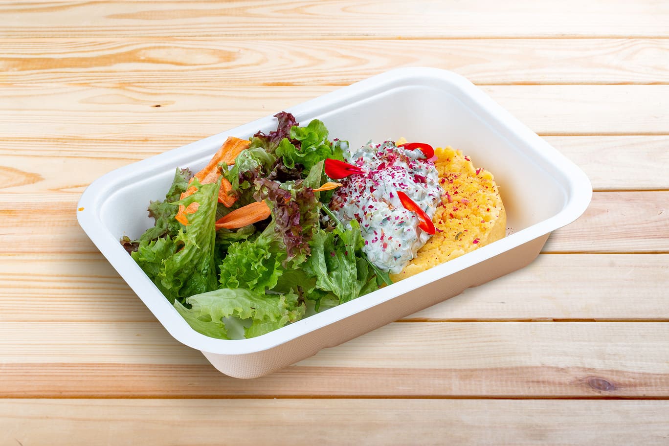 Abendessen Polenta mit Tartar und Avocado