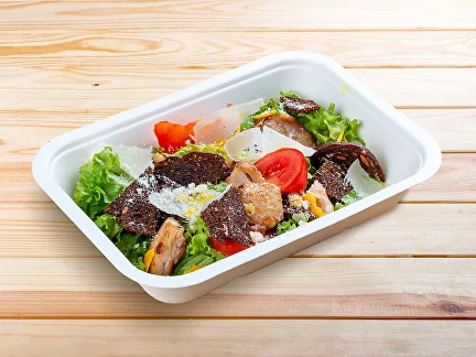 Mittagessen (zweites Gericht) Fitness-Salat „Caesar“ mit Hähnchen