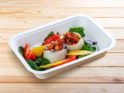 Abendessen Mit Gemüse gefüllter Tintenfisch