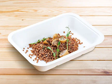 Mittagessen (zweiter Gang) Buchweizenbrei mit Pilzen